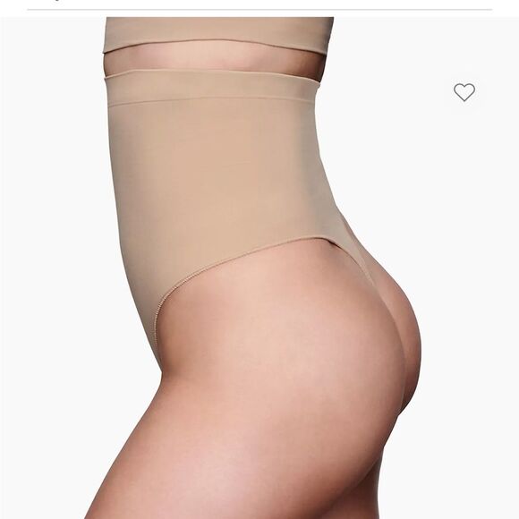 NEW SKIMS Seamless Sculpt High-Waisted Thong - Picture 9 of 10